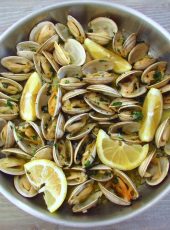 Lemon Garlic Steamed Clams (amêijoas à bulhão pato)