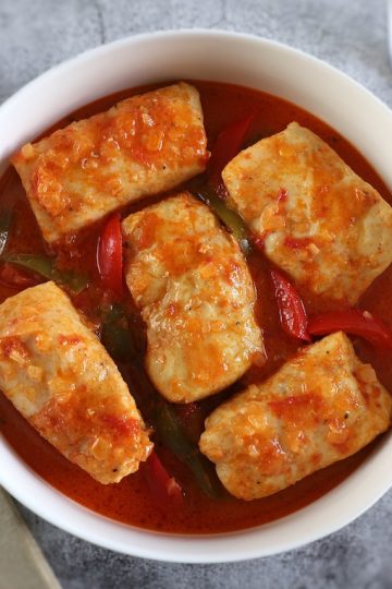 Hake in tomato sauce with peppers in a dish bowl