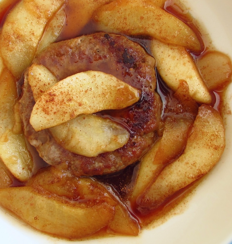 Burgers with caramelized pear in a dish bowl